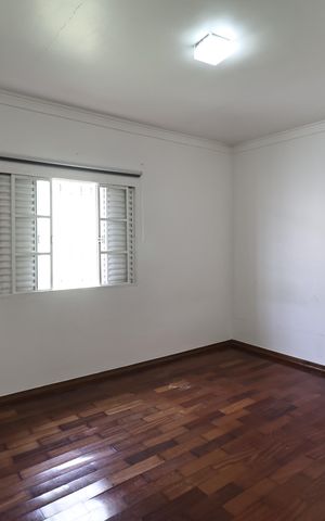 Casa para alugar com 250m², 4 quartos e 2 vagas Casa para alugar com 250m², 4 quartos e 2 vagasQuarto 2