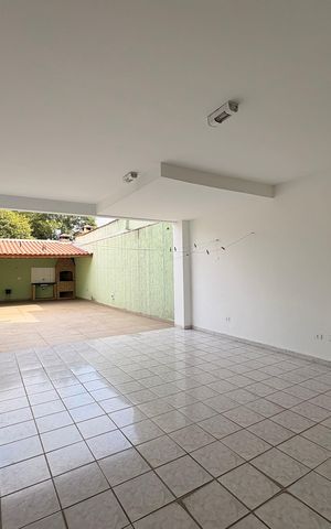 Casa para alugar com 250m², 4 quartos e 2 vagas Casa para alugar com 250m², 4 quartos e 2 vagasQuintal/ área gourmet