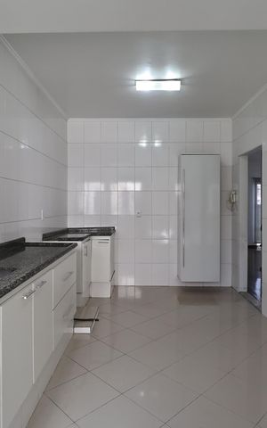 Casa para alugar com 250m², 4 quartos e 2 vagas Casa para alugar com 250m², 4 quartos e 2 vagasCozinha