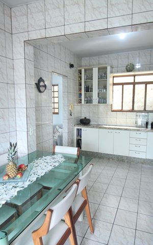 Casa à venda com 239m², 4 quartos e 3 vagasCozinha