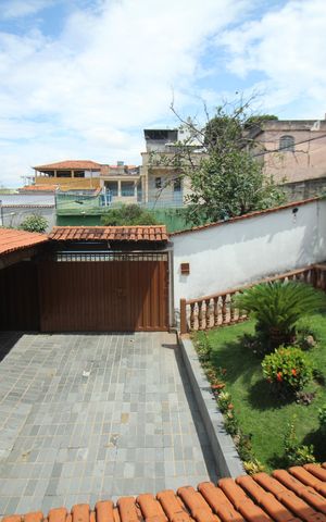 Casa à venda com 239m², 4 quartos e 3 vagasQuintal