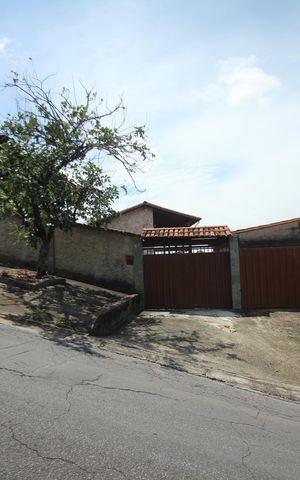 Casa à venda com 239m², 4 quartos e 3 vagasVaranda