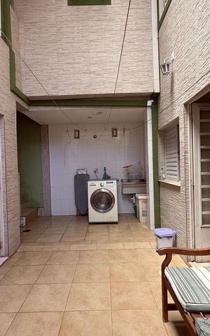 Casa para alugar com 150m², 4 quartos e 2 vagas Casa para alugar com 150m², 4 quartos e 2 vagasÁrea de Serviço