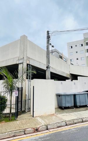Apartamento para alugar com 50m², 2 quartos e 1 vagaFachada com placa instalada