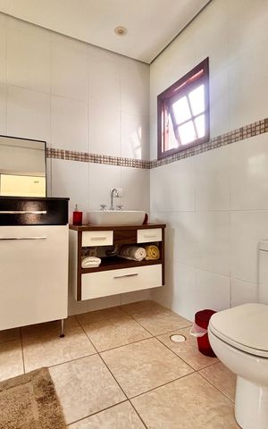 Casa de condomínio à venda com 597m², 5 quartos e 2 vagas Casa de condomínio à venda com 597m², 5 quartos e 2 vagasBanheiro suíte 4