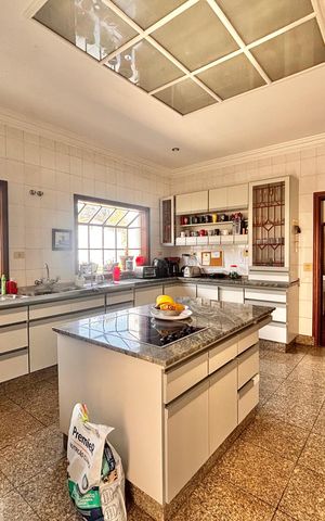 Casa de condomínio à venda com 597m², 5 quartos e 2 vagas Casa de condomínio à venda com 597m², 5 quartos e 2 vagasCozinha