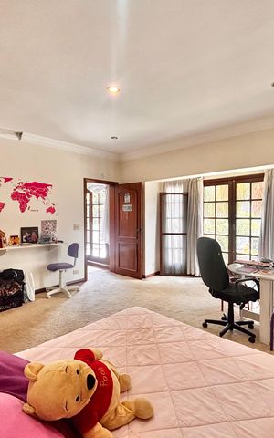 Casa de condomínio à venda com 597m², 5 quartos e 2 vagas Casa de condomínio à venda com 597m², 5 quartos e 2 vagasSuíte 4