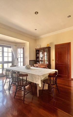 Casa de condomínio à venda com 597m², 5 quartos e 2 vagas Casa de condomínio à venda com 597m², 5 quartos e 2 vagasSala de Jantar 2