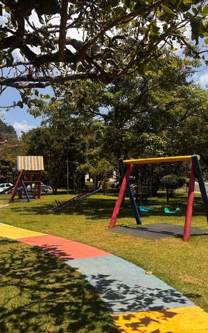 Casa de condomínio à venda com 597m², 5 quartos e 2 vagas Casa de condomínio à venda com 597m², 5 quartos e 2 vagasÁrea comum - Playground