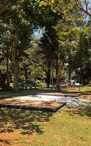 Casa de condomínio à venda com 597m², 5 quartos e 2 vagas Casa de condomínio à venda com 597m², 5 quartos e 2 vagasÁrea comum - Playground