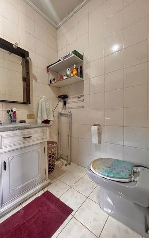 Casa de condomínio à venda com 597m², 5 quartos e 2 vagas Casa de condomínio à venda com 597m², 5 quartos e 2 vagasBanheiro suíte 2