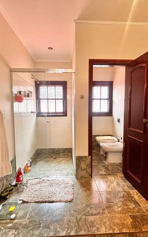 Casa de condomínio à venda com 597m², 5 quartos e 2 vagas Casa de condomínio à venda com 597m², 5 quartos e 2 vagasBanheiro suíte 4
