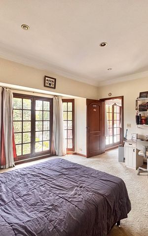 Casa de condomínio à venda com 597m², 5 quartos e 2 vagas Casa de condomínio à venda com 597m², 5 quartos e 2 vagasSuíte 3