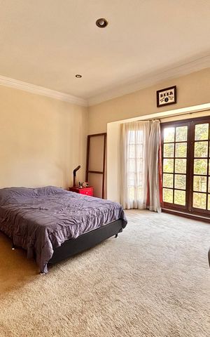 Casa de condomínio à venda com 597m², 5 quartos e 2 vagas Casa de condomínio à venda com 597m², 5 quartos e 2 vagasSuíte 3