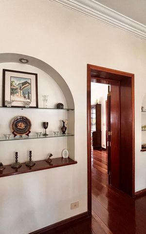 Casa de condomínio à venda com 597m², 5 quartos e 2 vagas Casa de condomínio à venda com 597m², 5 quartos e 2 vagasSala de Jantar
