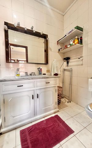 Casa de condomínio à venda com 597m², 5 quartos e 2 vagas Casa de condomínio à venda com 597m², 5 quartos e 2 vagasBanheiro suíte 2