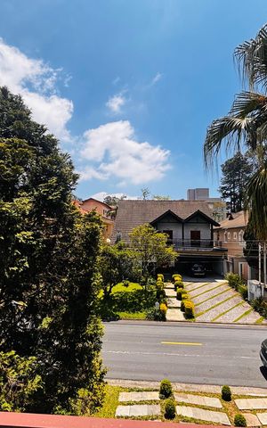 Casa de condomínio à venda com 597m², 5 quartos e 2 vagas Casa de condomínio à venda com 597m², 5 quartos e 2 vagasVaranda sala