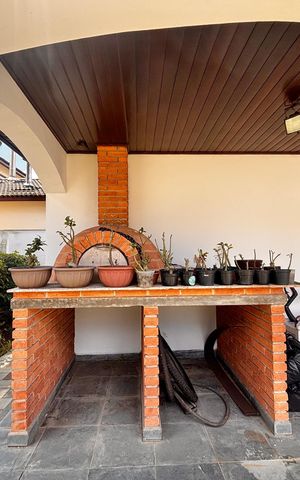 Casa de condomínio à venda com 597m², 5 quartos e 2 vagas Casa de condomínio à venda com 597m², 5 quartos e 2 vagasChurrasqueira
