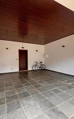 Casa de condomínio à venda com 597m², 5 quartos e 2 vagas Casa de condomínio à venda com 597m², 5 quartos e 2 vagasGaragem
