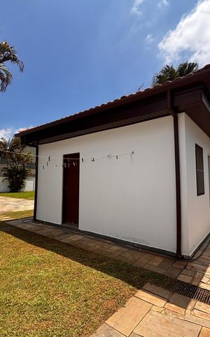Casa de condomínio à venda com 597m², 5 quartos e 2 vagas Casa de condomínio à venda com 597m², 5 quartos e 2 vagasFundos