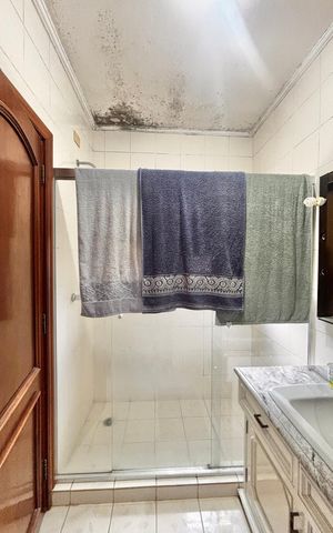 Casa de condomínio à venda com 597m², 5 quartos e 2 vagas Casa de condomínio à venda com 597m², 5 quartos e 2 vagasBanheiro suíte 2