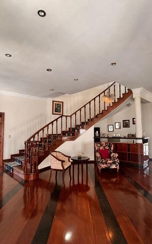Casa de condomínio à venda com 597m², 5 quartos e 2 vagas Casa de condomínio à venda com 597m², 5 quartos e 2 vagasSala 2