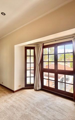 Casa de condomínio à venda com 597m², 5 quartos e 2 vagas Casa de condomínio à venda com 597m², 5 quartos e 2 vagasBanheiro suíte 1