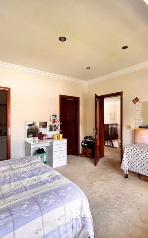 Casa de condomínio à venda com 597m², 5 quartos e 2 vagas Casa de condomínio à venda com 597m², 5 quartos e 2 vagasSuíte 2