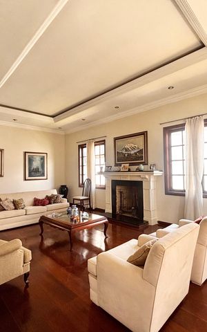 Casa de condomínio à venda com 597m², 5 quartos e 2 vagas Casa de condomínio à venda com 597m², 5 quartos e 2 vagasSala 2