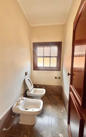 Casa de condomínio à venda com 597m², 5 quartos e 2 vagas Casa de condomínio à venda com 597m², 5 quartos e 2 vagasBanheiro suíte 1