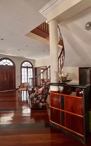 Casa de condomínio à venda com 597m², 5 quartos e 2 vagas Casa de condomínio à venda com 597m², 5 quartos e 2 vagasSala 2