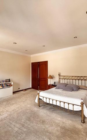 Casa de condomínio à venda com 597m², 5 quartos e 2 vagas Casa de condomínio à venda com 597m², 5 quartos e 2 vagasSuíte 1