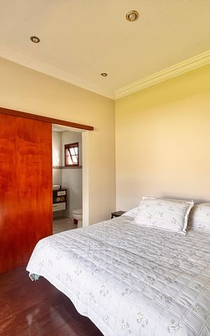 Casa de condomínio à venda com 597m², 5 quartos e 2 vagas Casa de condomínio à venda com 597m², 5 quartos e 2 vagasSuíte 4