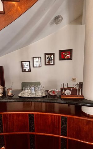 Casa de condomínio à venda com 597m², 5 quartos e 2 vagas Casa de condomínio à venda com 597m², 5 quartos e 2 vagasSala 2