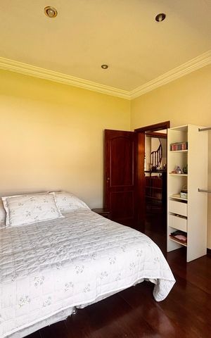 Casa de condomínio à venda com 597m², 5 quartos e 2 vagas Casa de condomínio à venda com 597m², 5 quartos e 2 vagasSuíte 4