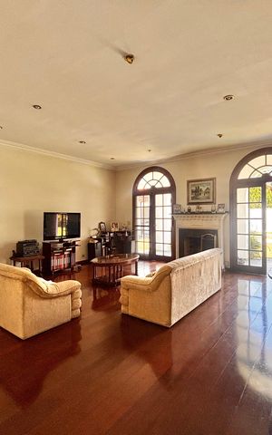 Casa de condomínio à venda com 597m², 5 quartos e 2 vagas Casa de condomínio à venda com 597m², 5 quartos e 2 vagasSala 3