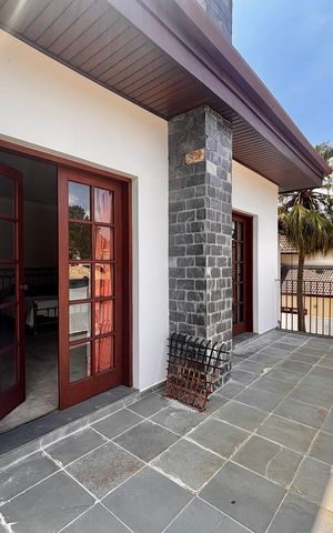 Casa de condomínio à venda com 597m², 5 quartos e 2 vagas Casa de condomínio à venda com 597m², 5 quartos e 2 vagasVaranda suíte 1