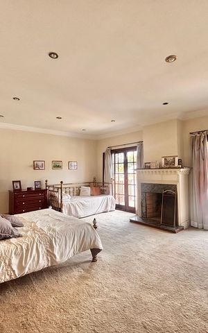 Casa de condomínio à venda com 597m², 5 quartos e 2 vagas Casa de condomínio à venda com 597m², 5 quartos e 2 vagasSuíte 1