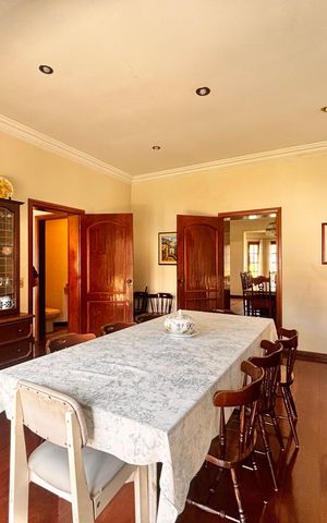 Casa de condomínio à venda com 597m², 5 quartos e 2 vagas Casa de condomínio à venda com 597m², 5 quartos e 2 vagasSala de jantar 2