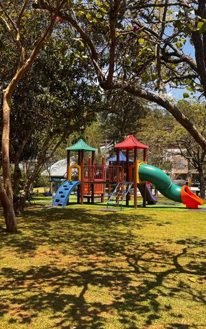 Casa de condomínio à venda com 597m², 5 quartos e 2 vagas Casa de condomínio à venda com 597m², 5 quartos e 2 vagasÁrea comum - Playground