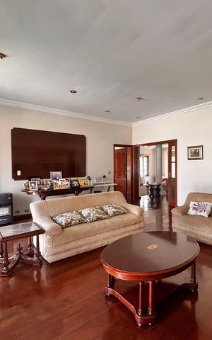 Casa de condomínio à venda com 597m², 5 quartos e 2 vagas Casa de condomínio à venda com 597m², 5 quartos e 2 vagasSala 3
