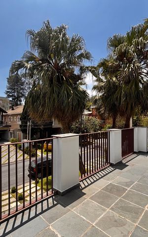 Casa de condomínio à venda com 597m², 5 quartos e 2 vagas Casa de condomínio à venda com 597m², 5 quartos e 2 vagasVaranda sala