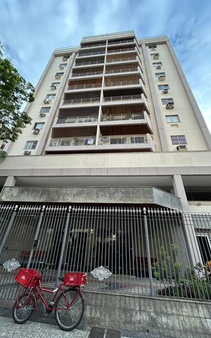 Apartamento à venda com 130m², 3 quartos e 2 vagasFachada + placa