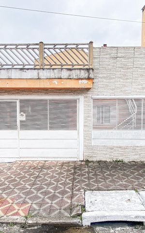 Casa para alugar com 226m², 3 quartos e 1 vaga Casa para alugar com 226m², 3 quartos e 1 vagaFachada
