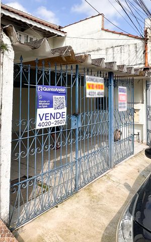 Casa à venda com 145m², 4 quartos e 2 vagas Casa à venda com 145m², 4 quartos e 2 vagasFachada