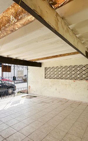 Casa à venda com 145m², 4 quartos e 2 vagas Casa à venda com 145m², 4 quartos e 2 vagasGaragem