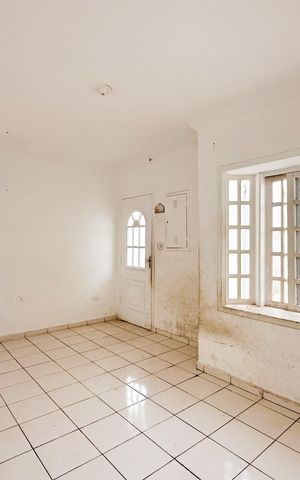 Casa à venda com 145m², 4 quartos e 2 vagas Casa à venda com 145m², 4 quartos e 2 vagasSala