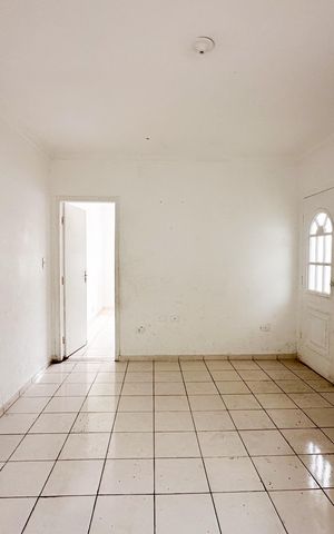 Casa à venda com 145m², 4 quartos e 2 vagas Casa à venda com 145m², 4 quartos e 2 vagasSala