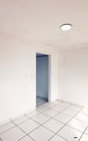 Casa à venda com 145m², 4 quartos e 2 vagas Casa à venda com 145m², 4 quartos e 2 vagasQuarto - Edícula