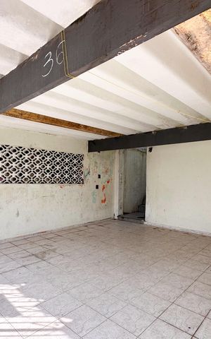 Casa à venda com 145m², 4 quartos e 2 vagas Casa à venda com 145m², 4 quartos e 2 vagasGaragem